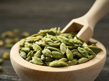 Load image into Gallery viewer, Kerala Green Cardamom, Kerala Cardamom, Big Cardamom, केरल हरी इलायची, Kerala Spices, South Indian spices
